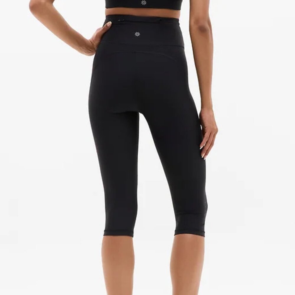 Athleta Black Pacesetter Crop Leggings